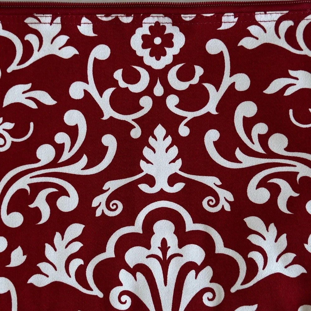 Thirty One Gifts Red Parisian Pop Zipper Pouch